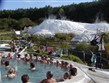 Termální lázně - Maďarsko - Egerszalók - termální lázně s travertinovým polem v pozadí.jpg