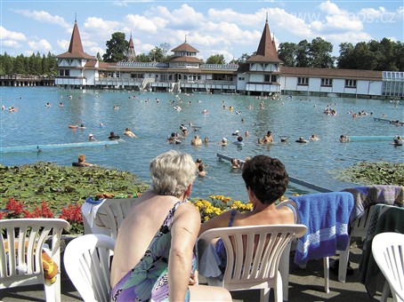 Maďarsko - Hévíz -  termální lázně v 36 m hlubokém termálním jezeru, které využívali už Římané