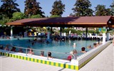 Termální lázně a wellness - Zadunají - Maďarsko - Zalakáros - v parkově upraveném termálním areálu jsou k dispozici bazény s termální vodou, plavecký bazén, bazén s mořskými vlnami a tobogány
