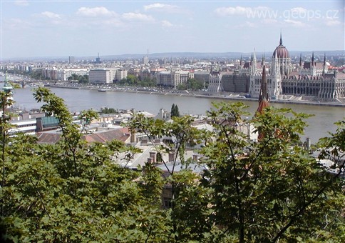 Termální lázně - Maďarsko, Budapešť, pohled na Pešť s parlamentem