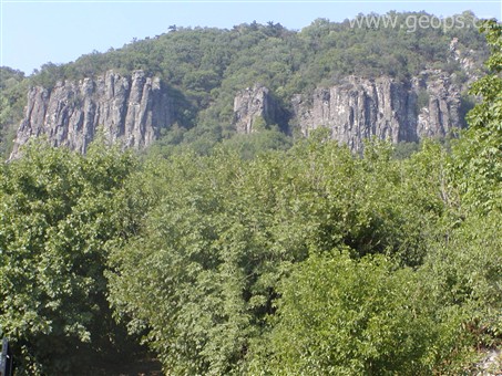 Termální lázně - Maďarsko - Badacsony - krajina čedičového masivu s mohutnými čedičovými sloupy