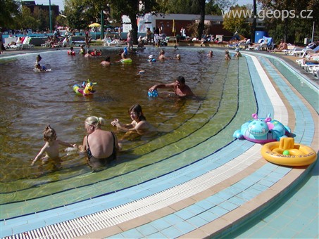 Maďarsko - Hajdúszoboszló - termální lázně s vodou 36–38°C teplou s obsahem jódu a síry