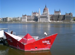 Maďarsko - Budapešť - pohled na parlament stavěný podle londýnského vzoru v klasicistním stylu